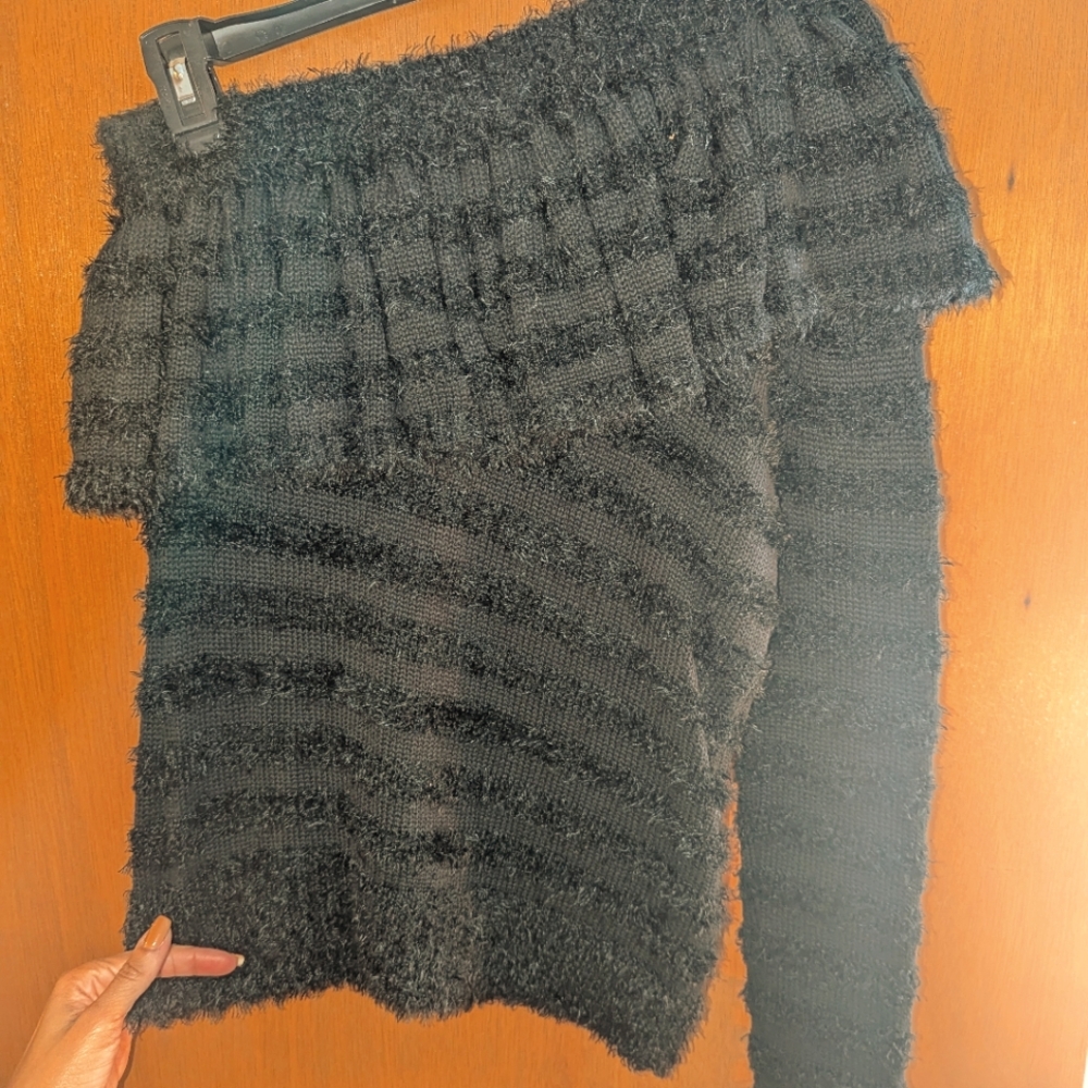 FLASH SALE 6/15/26 WAYF - Off the Shoulder Sleeve Black Textured Sweater - XS